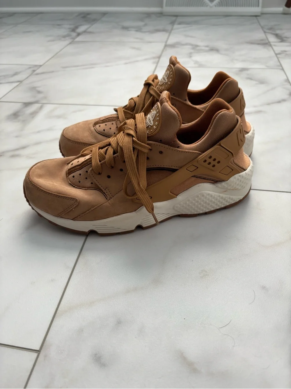 Nike Men’s Huarache Sneaker - Tan/Brown - Picture 7 of 9